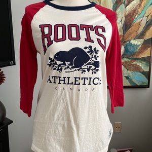 Roots athletic t shirt S- EUC! 🔥